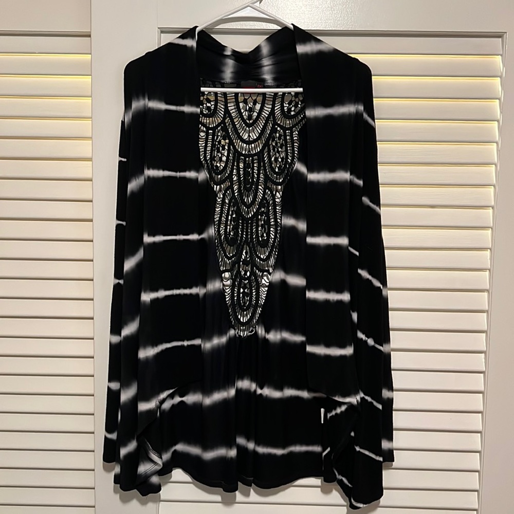 Black/white 2X cover- sweater